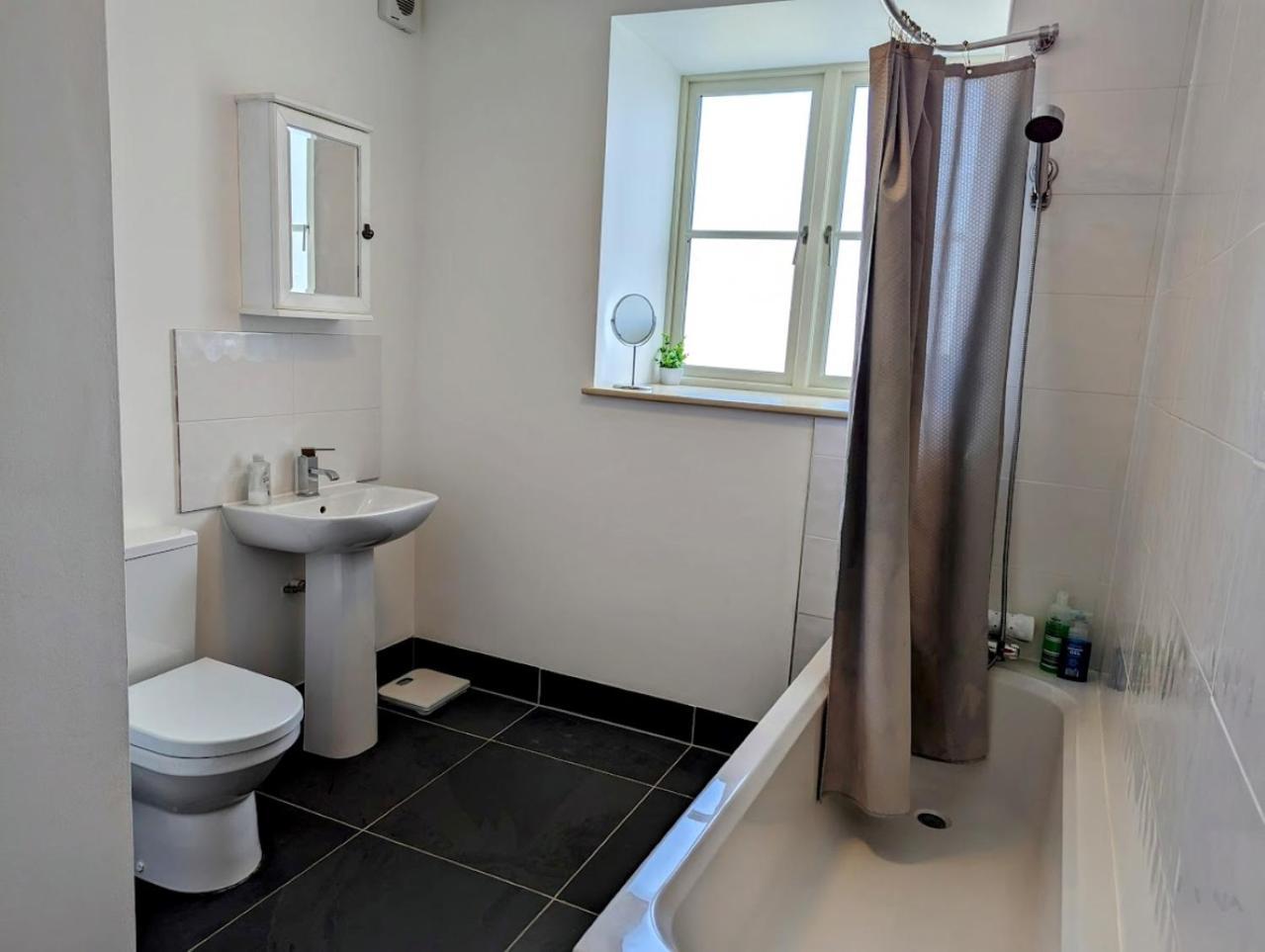 4 Bedroom House, Central Ulverston Dış mekan fotoğraf